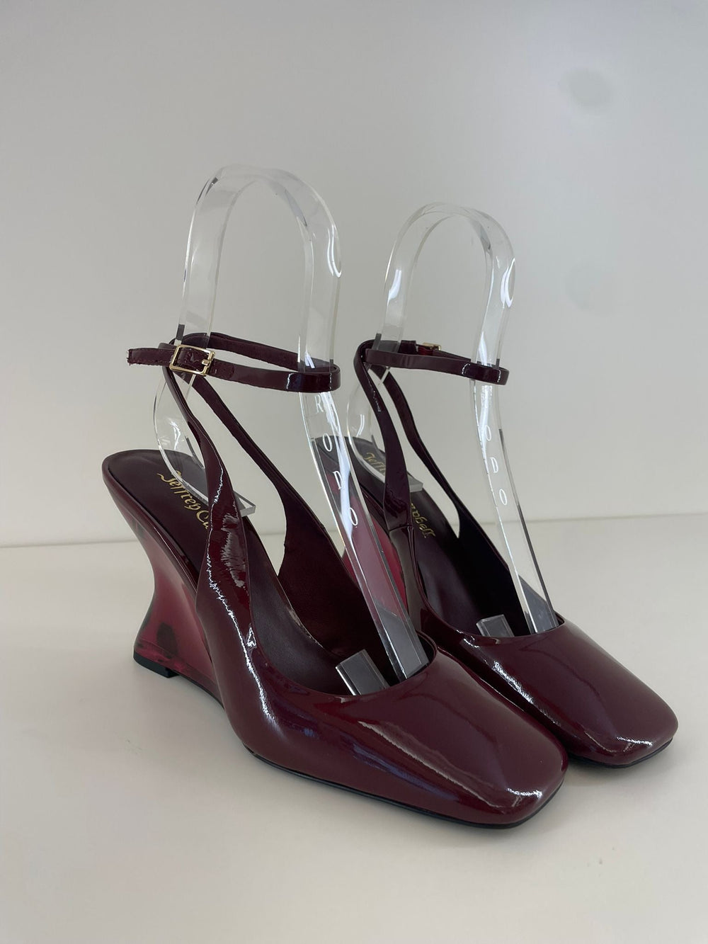 FAVRILE DECOLLETE' WINE JEFFERY CAMPBELL